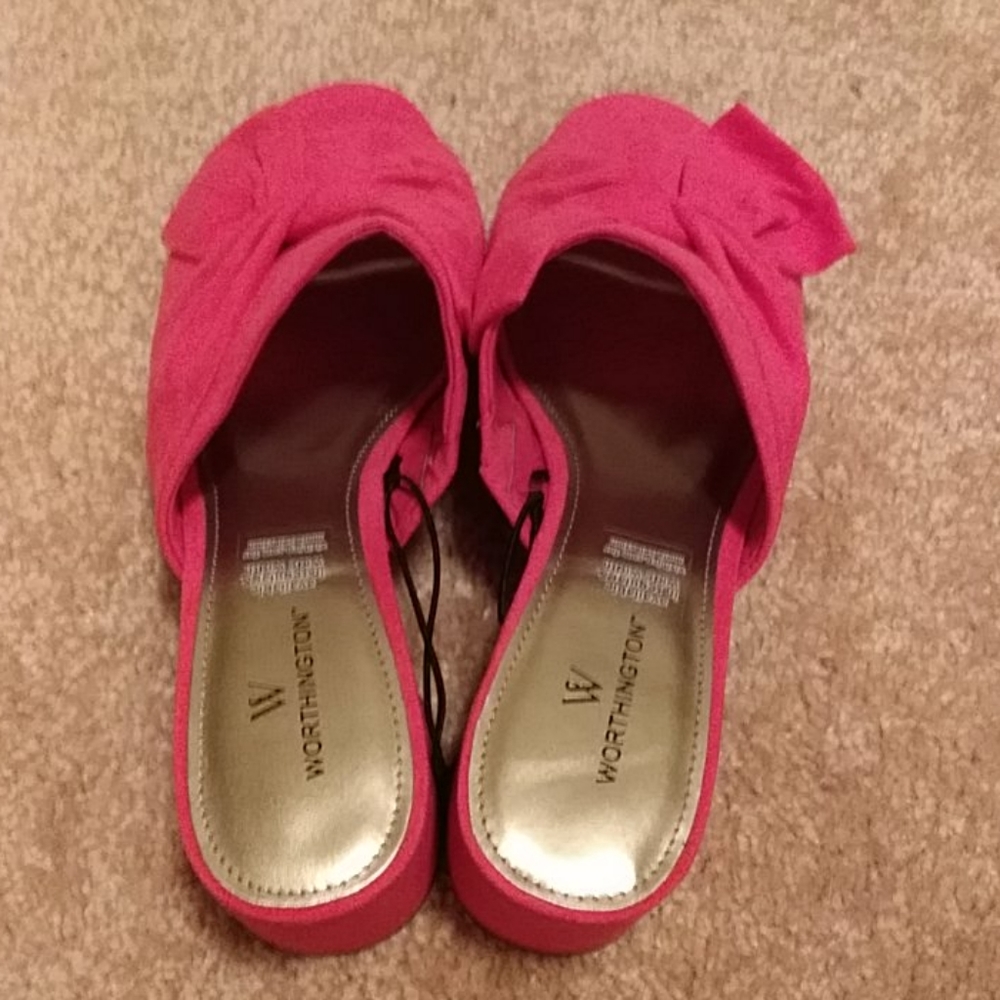 Shoe - Picture 2 of 8